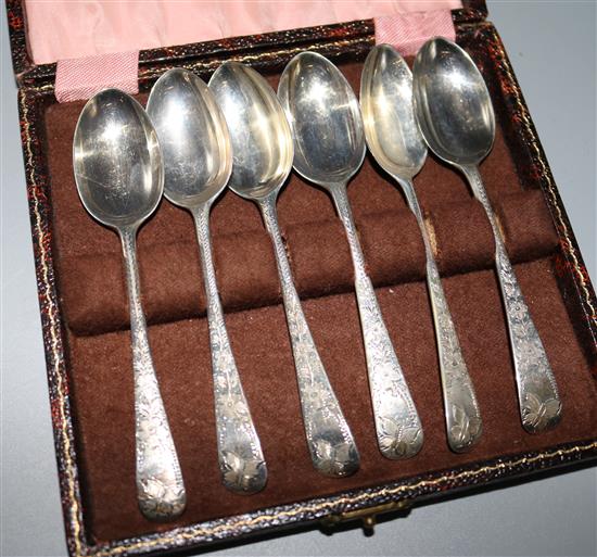 A set of 6 late Victorian engraved teaspoons